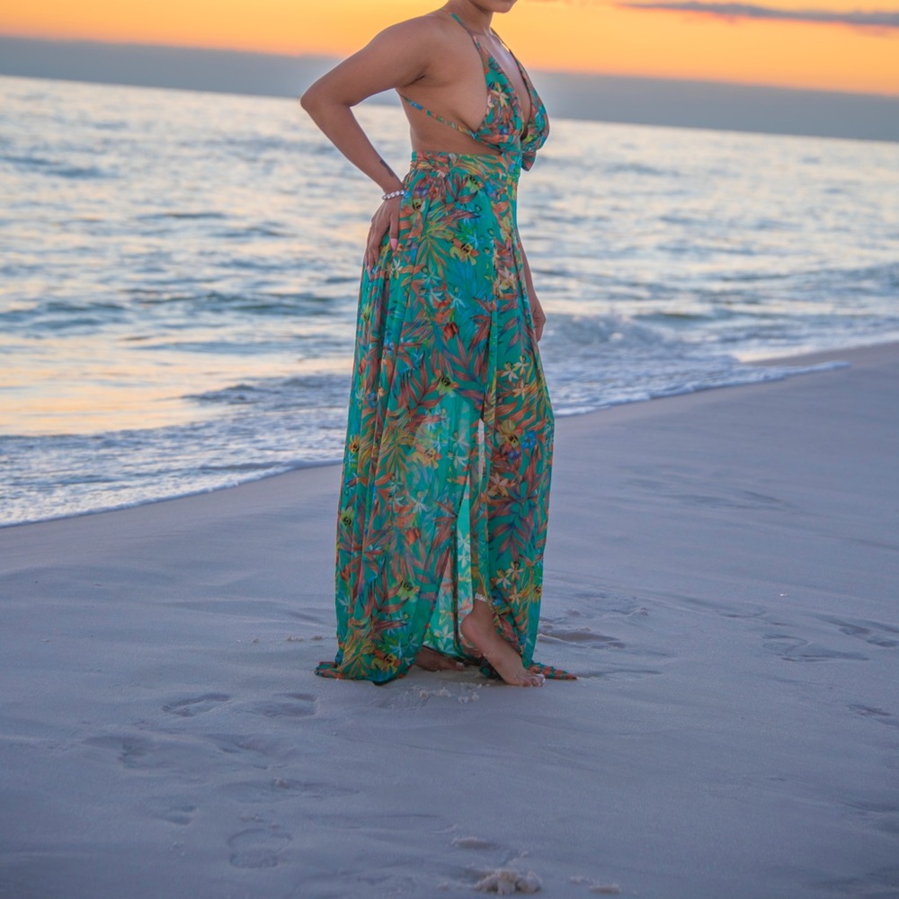 Beautiful back out Beach/summer  dress.